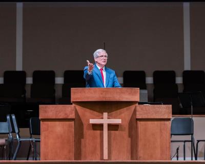 Pastor_Ken_preaching.jpg